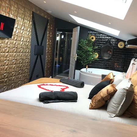 Playroom Et Nuit Insolite Aubie-et-Espessas Exterior foto